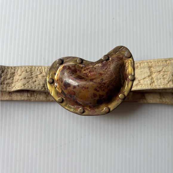 Vintage Beige Leather Belt with Brown Metal Accent - Picture 3 of 6